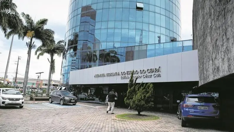 Imagem da notícia: Concurso da AL-CE divulga resultado provisório da avaliação de títulos e prazo para recurso
