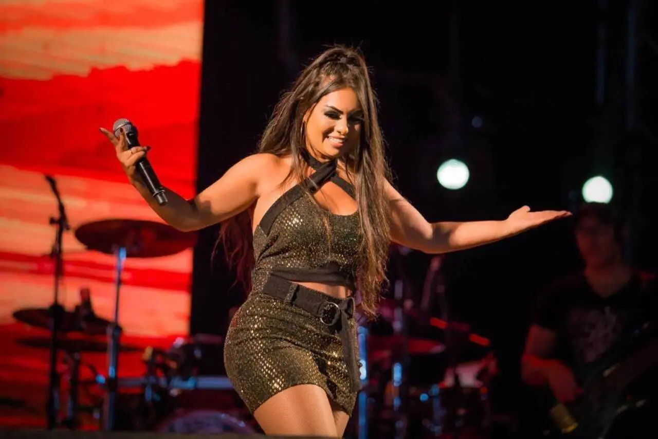 Cantora segue internada em UTI de hospital em Aracaju (SE)
