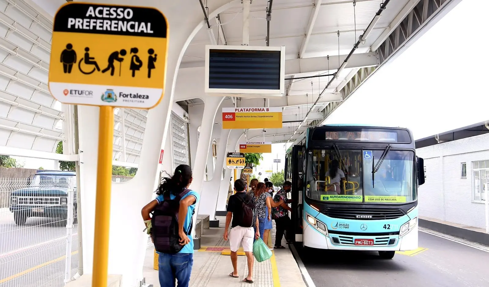 Imagem da notícia: Novo terminal aberto de ônibus é inaugurado no bairro José Walter e atenderá nove linhas; veja 