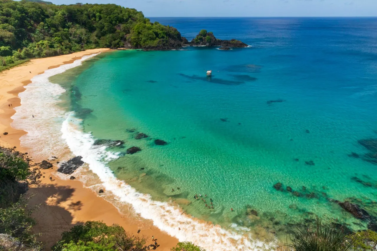 Praia Baía do Sancho em Fernando de Noronha, Pernambuco