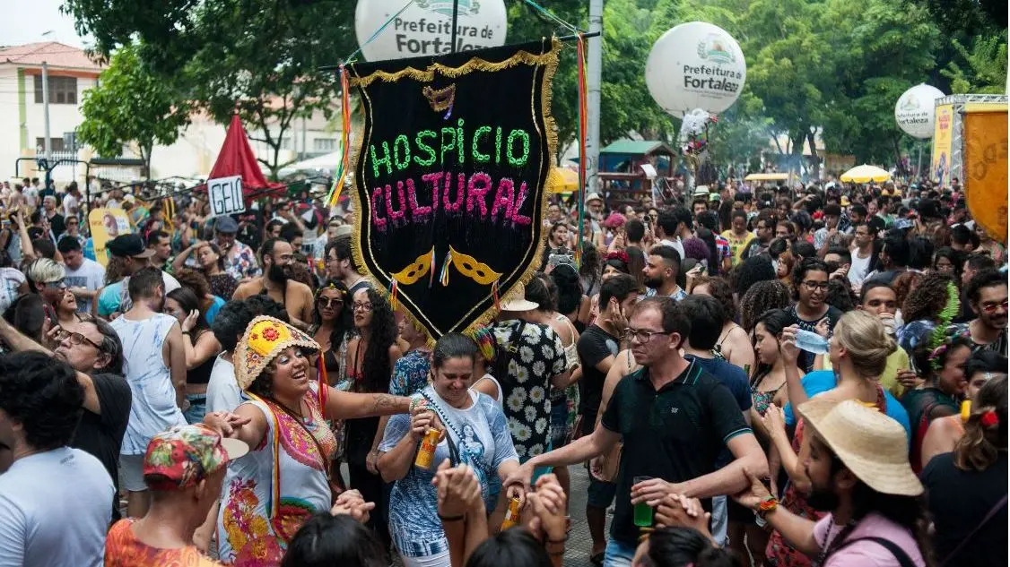 Imagem da notícia: “O Carnaval é uma ameaça”: especialistas alertam para riscos de aumento de casos de Covid no Ceará