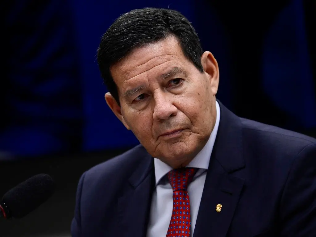 Imagem da notícia: Hamilton Mourão se posiciona após vitória de Lula e reconhece resultado da eleição