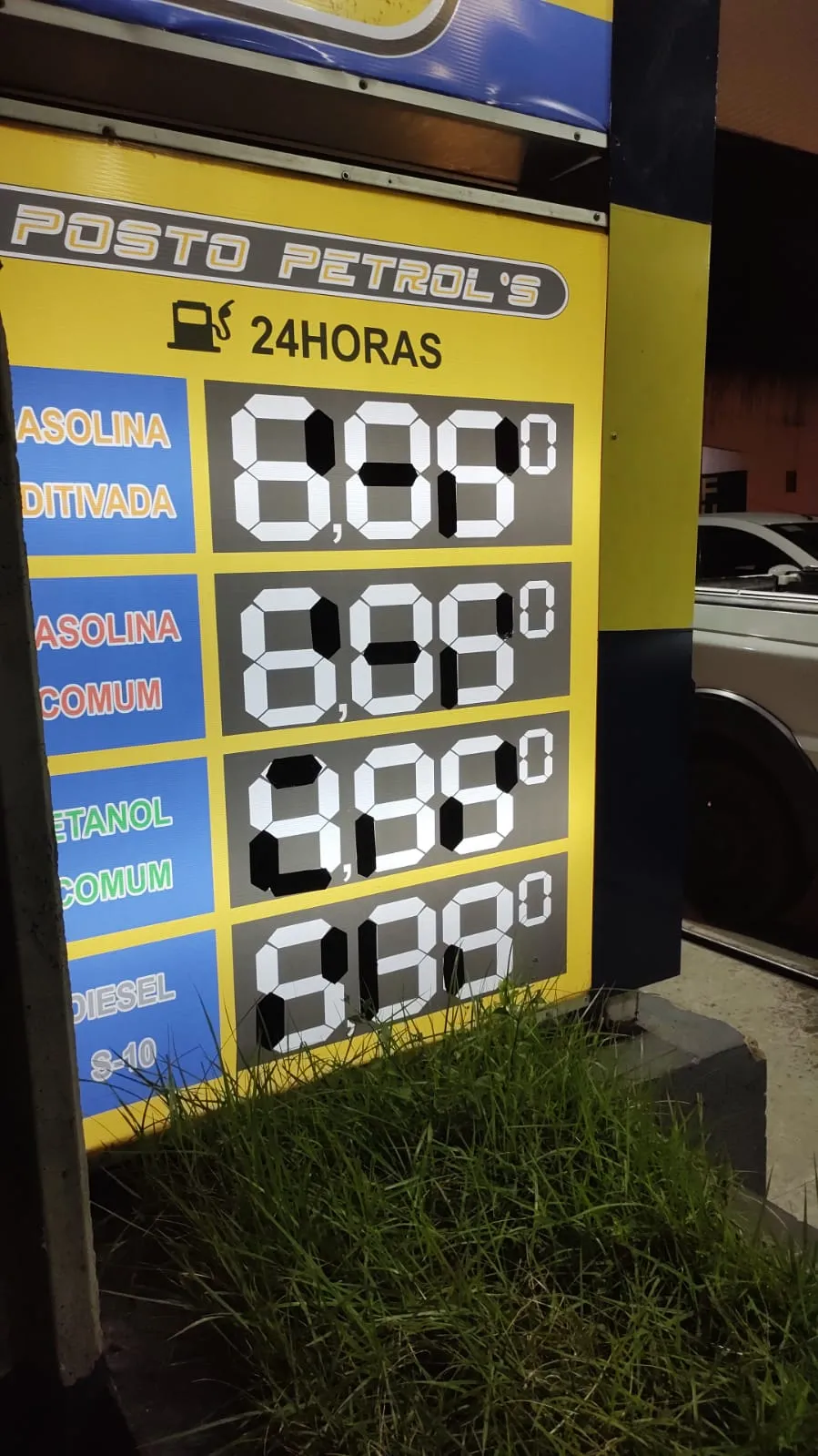Gasolina a R$ 6,05 em posto na Avenida João Pessoa. Registro feito na noite de quinta (24)