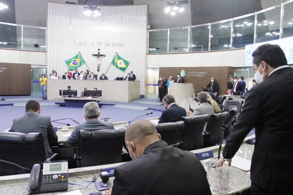 Imagem da notícia: Entenda como a janela partidária interfere nas articulações pré-eleitorais no Ceará