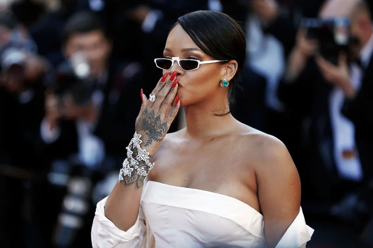 Imagem da notícia: Cearense faz redação sobre cantora Rihanna e é aprovado em vestibular no Ceará: ‘fiquei em choque’