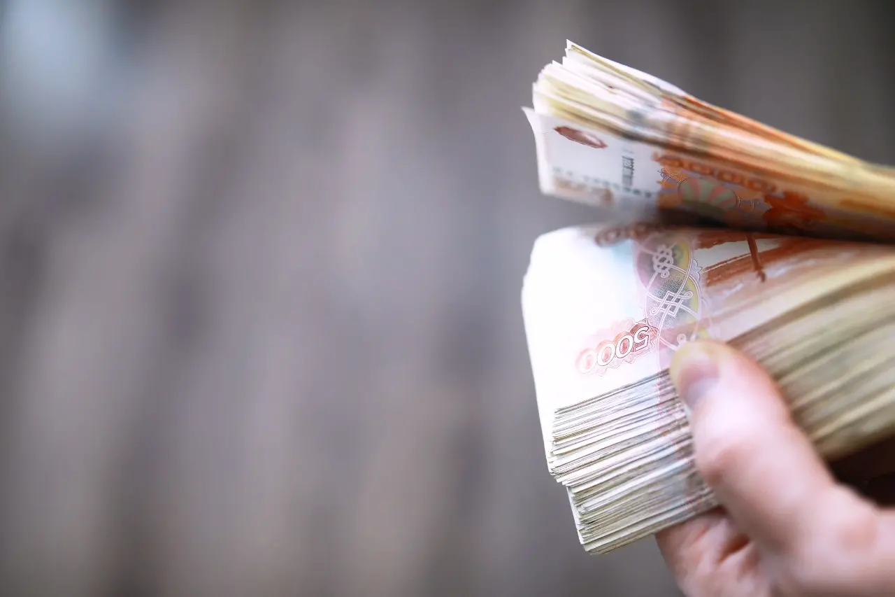 Imagem da notícia: Rublo russo tem desvalorização recorde após novas sanções contra a Rússia