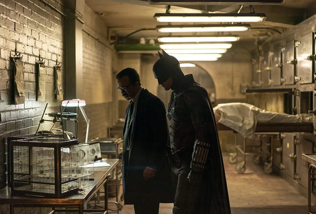 Comissário Gordon (Jeffrey Wright ) é uma das forças que sustentam o caminho do homem-morcego