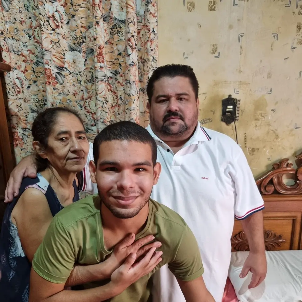 Imagem da notícia: Restaurante da família de Vyni, no Crato, dobrou o faturamento após o BBB 22, diz pai do brother
