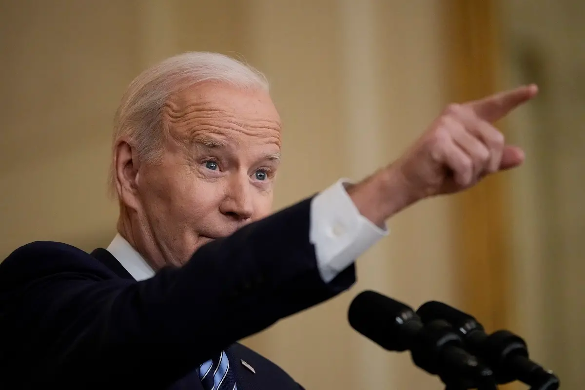 Imagem da notícia: Biden chama Putin de 'ditador' e o acusa de rejeitar os esforços diplomáticos para o fim da guerra