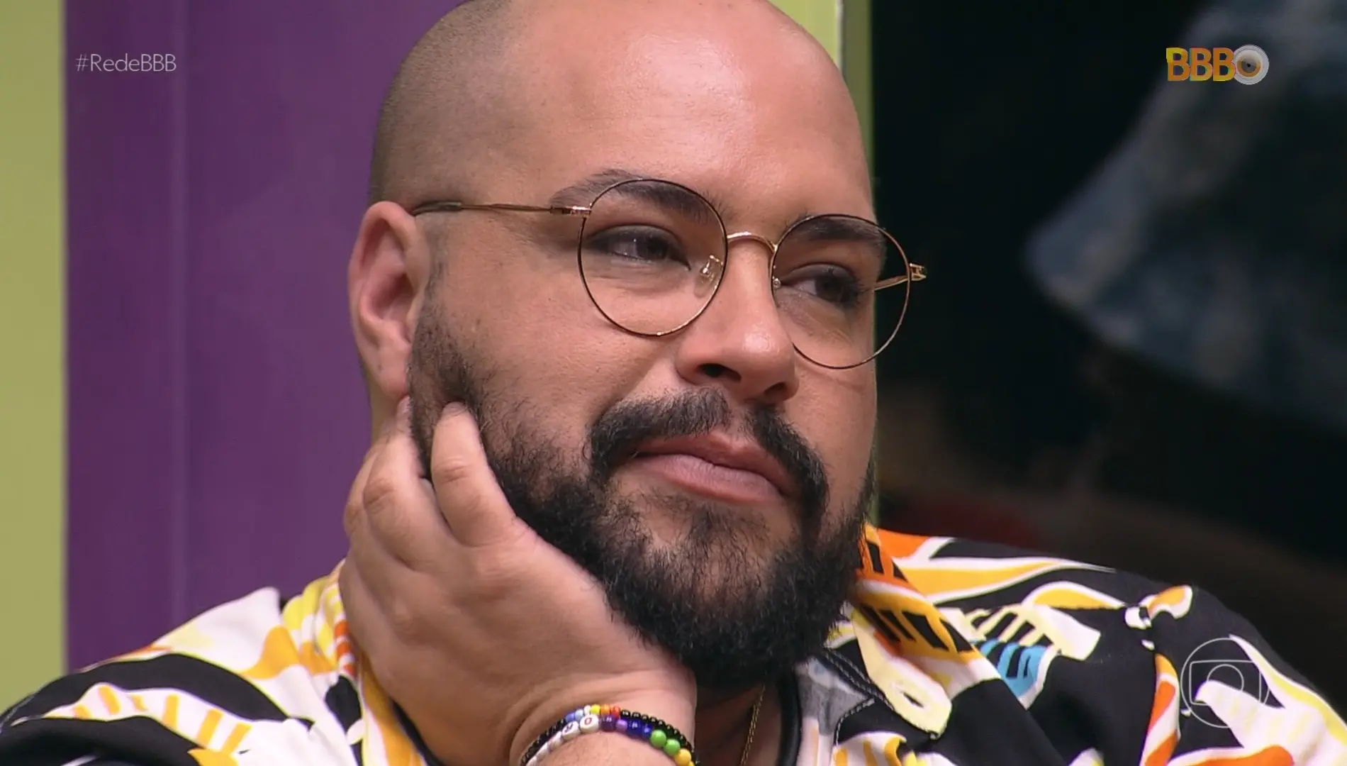 Imagem da notícia: Tiago Abravanel é retirado de vinheta do BBB 22 e marido de ator revela chateação 