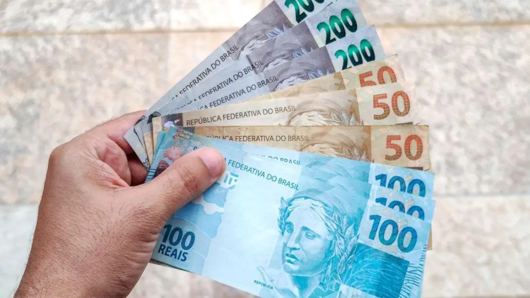 Imagem da notícia: Dinheiro esquecido de brasileiros pode ser encontrado de outras formas; veja como