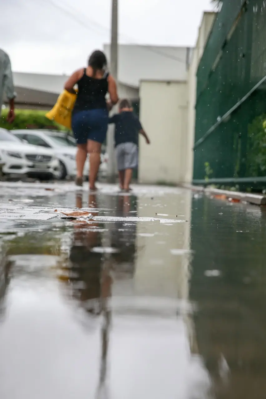 Imagem da notícia: Gripes, diarreia e urticária: veja sintomas e como prevenir doenças sazonais em crianças