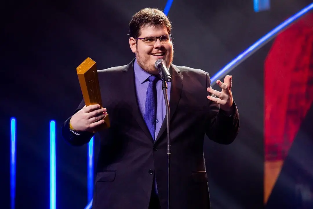 Imagem da notícia: Youtube tenta tirar lives de Casimiro do Twitch 
