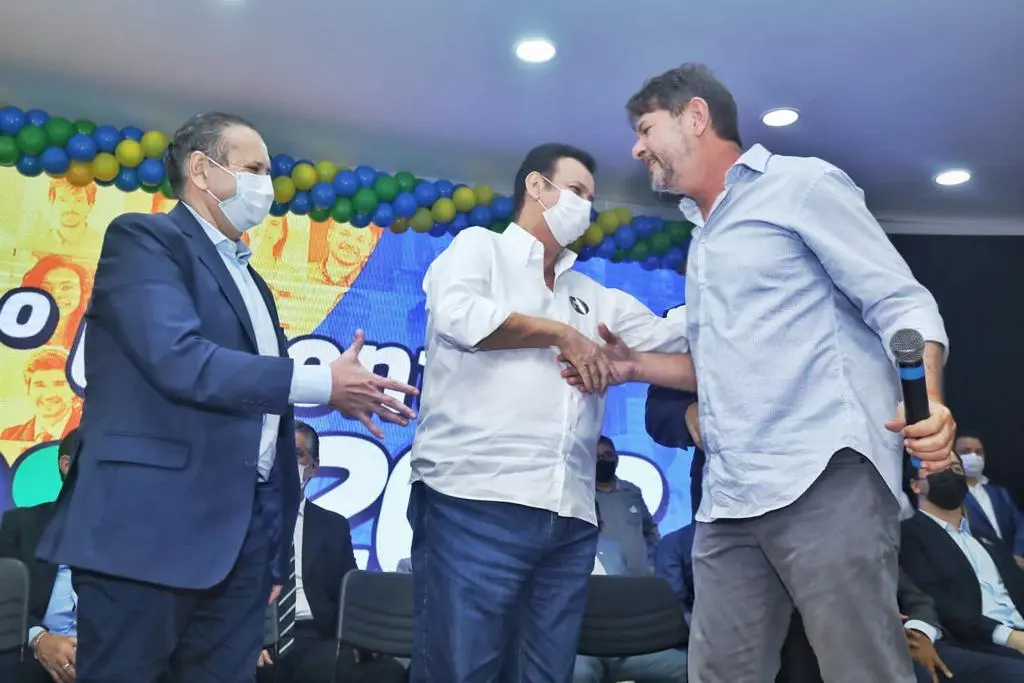 Imagem da notícia: Após agitação de aliados, Cid põe Camilo na discussão de nomes do PDT e diz que ele será 