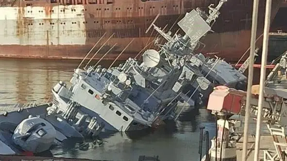 Imagem da notícia: Ucrânia afunda maior navio de guerra para evitar que russos tomem embarcação