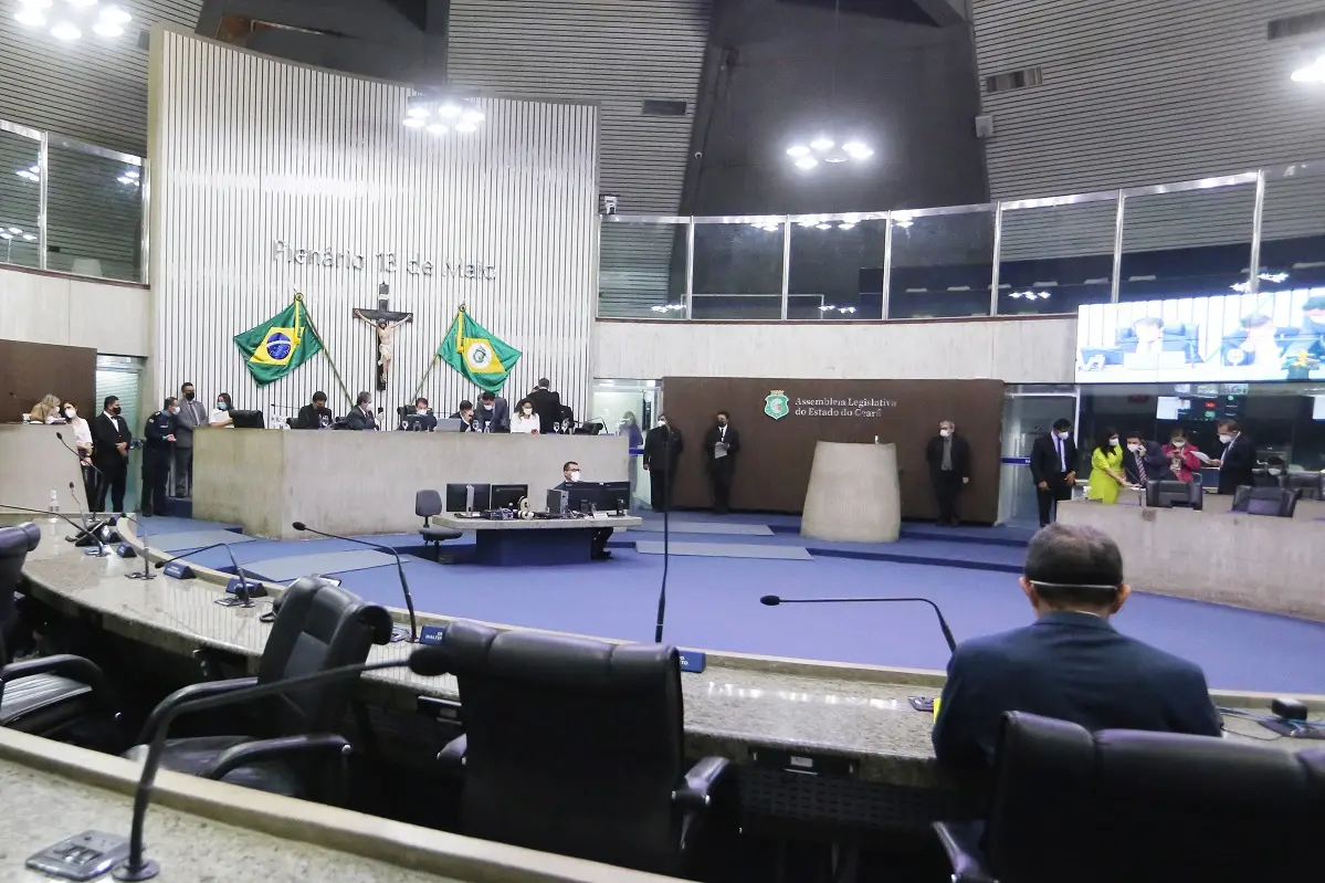 Imagem da notícia: Como partidos usam a licença parlamentar para atrair pré-candidatos na Eleição 2022