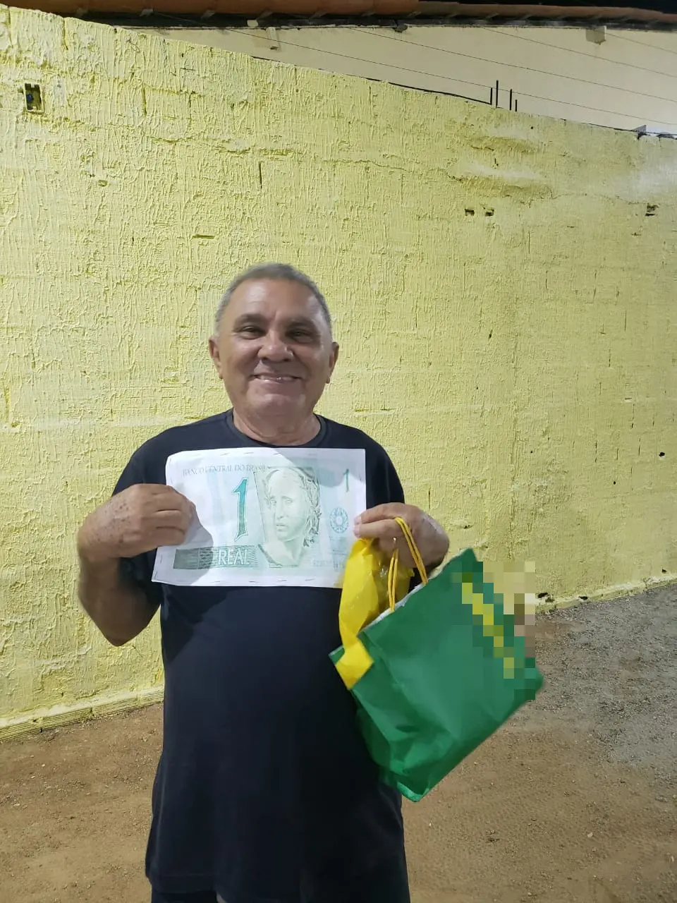Imagem da notícia: Idoso planeja reformar casa com 'dinheiro esquecido', mas só recebe R$ 0,51; relatos são de decepção