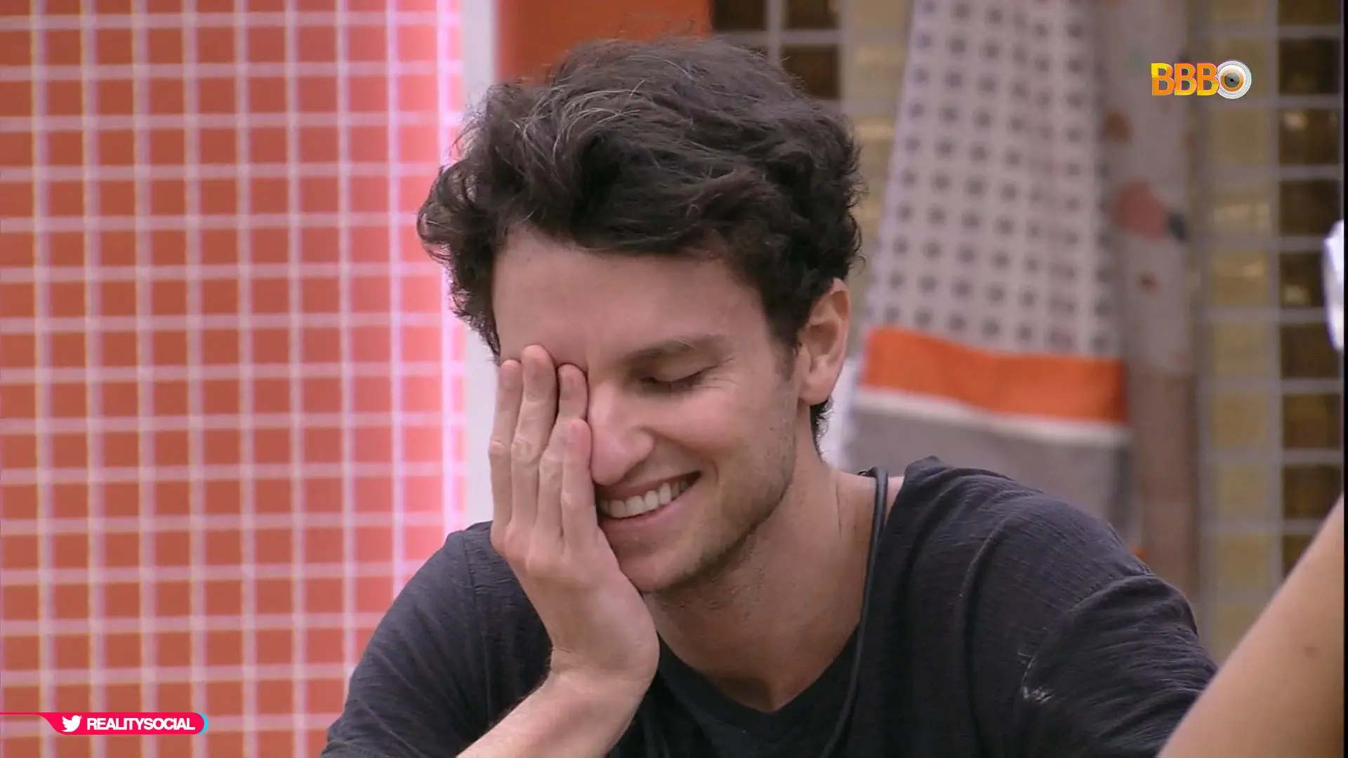 Imagem da notícia: Após VT do 'Barão da roubadinha', Lucas leva advertência e devolve produtos para despensa do BBB 22