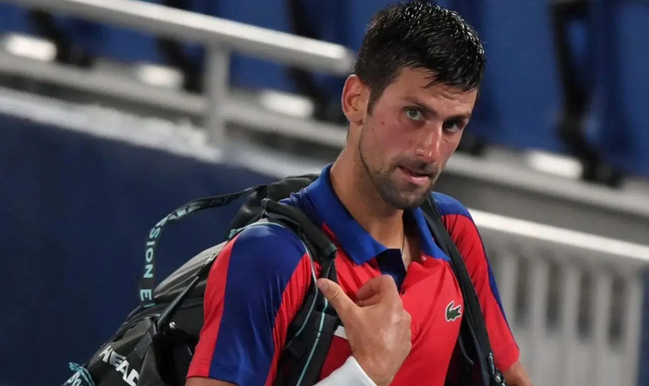 Imagem da notícia: Djokovic fica fora de Masters 1000 nos EUA por falta de vacina contra Covid-19