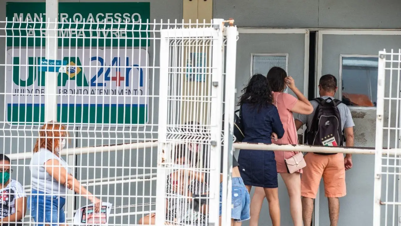 Imagem da notícia: Após aumento 'explosivo' e 'avassalador', terceira onda da Covid atinge baixa transmissão na Capital