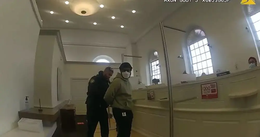 Imagem da notícia: Diretor de 'Pantera Negra' ficou sob mira de arma durante abordagem policial; veja vídeo