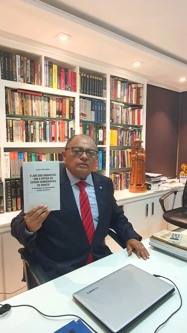 Imagem da notícia Desembargador Teodoro Silva Santos lança livro que trata sobre o Juiz das Garantias 