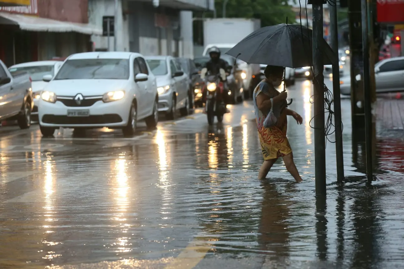 Imagem da notícia: Inmet publica novo alerta de perigo para chuvas fortes e ventanias em 135 cidades do CE; veja lista 