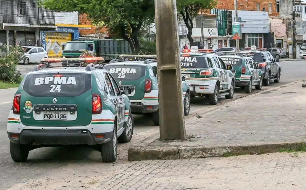 Imagem da notícia: Mulher é presa por maus-tratos a três cachorros no bairro Pici, em Fortaleza 