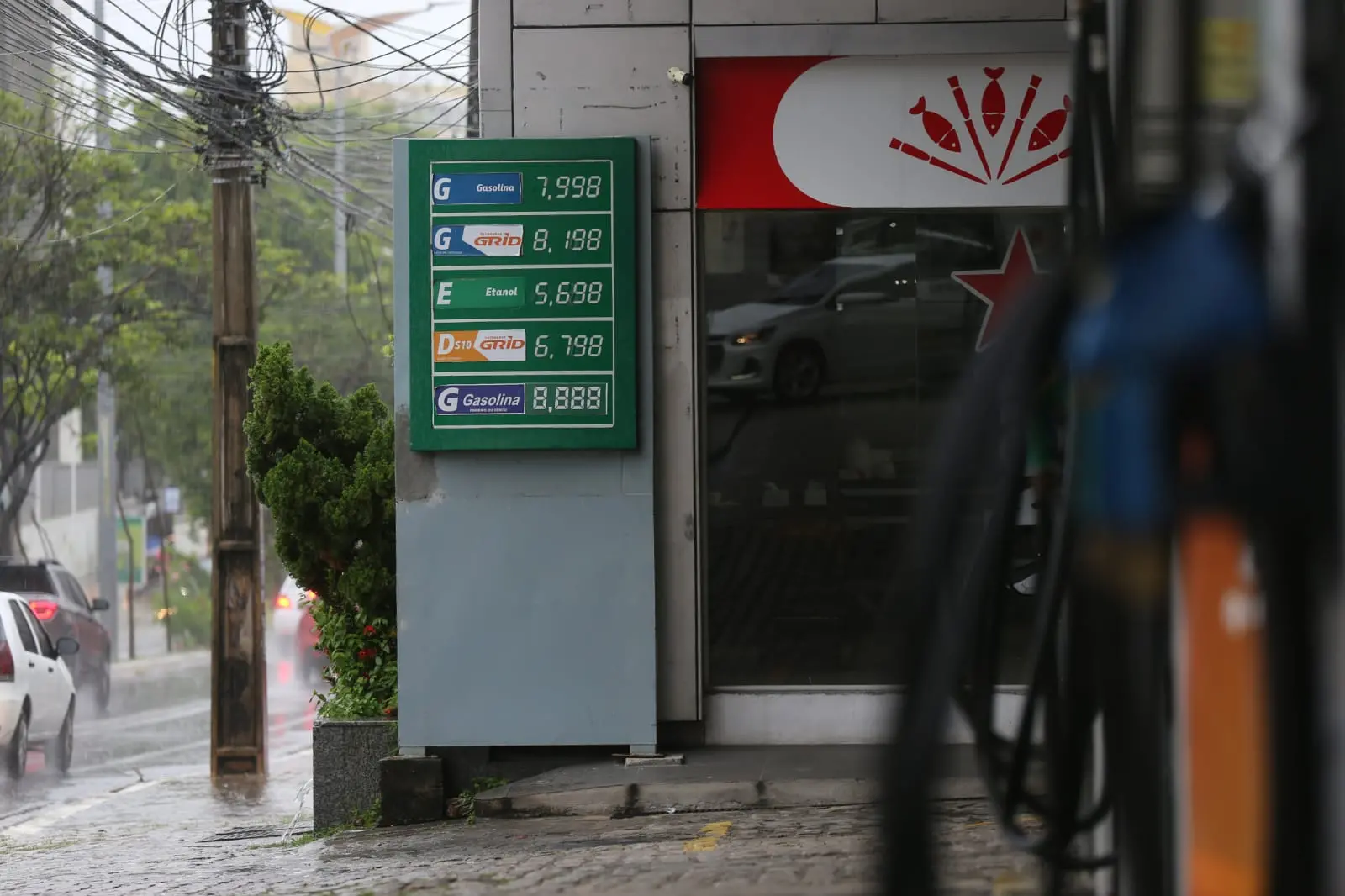 Imagem da notícia: Procon recebe 53 denúncias sobre preços abusivos nos postos de combustíveis em Fortaleza