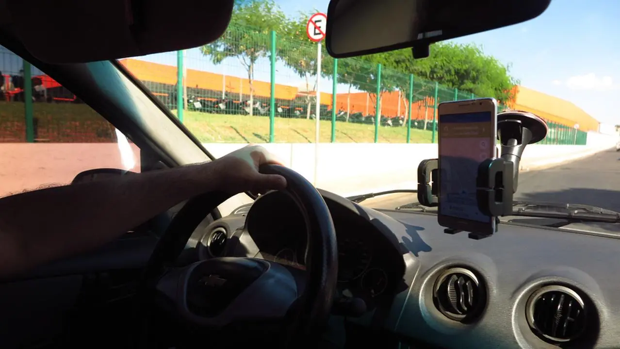 Imagem da notícia: Uber e 99 reajustam ganhos de motoristas após aumento dos combustíveis