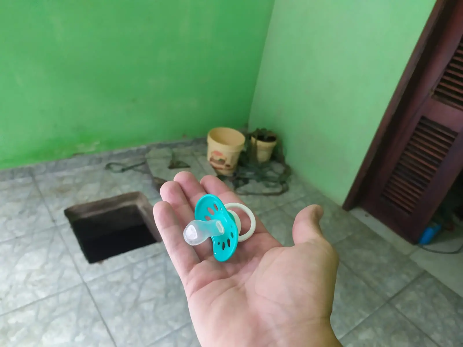 Imagem da notícia: Criança de dois anos morre ao cair em poço de 15 metros no bairro Autran Nunes, em Fortaleza 