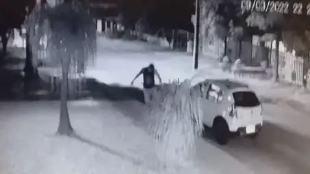 Imagem da notícia: Educador físico agride homem em situação de rua após flagrar traição da mulher