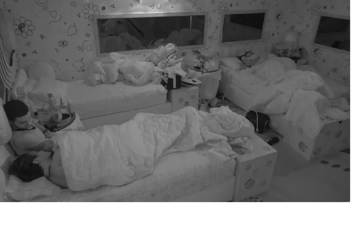 Imagem da notícia: Eliezer pede 'beijo de boa noite' a Vyni e depois reclama de permanência do cearense em cama