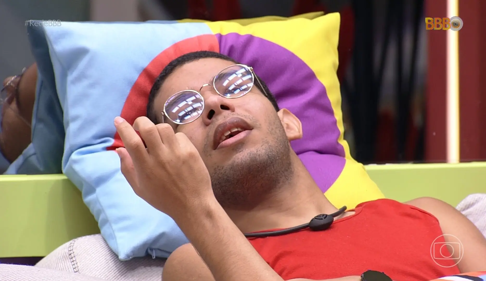 Imagem da notícia: Vyni promete deixar 'lista de como cuidar de Eli' caso seja eliminado do BBB 22