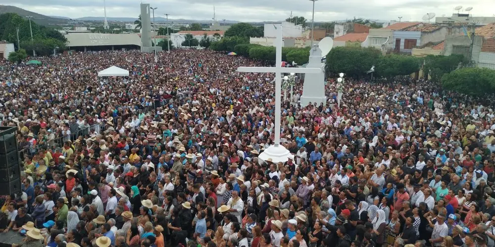 Imagem da notícia: Tradicional missa de Padre Cícero ocorrerá sem restrição de público pela primeira vez em 2 anos