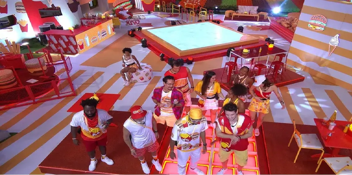 Imagem da notícia: Revelações, muita comida e expectativas de paredão: veja resumo da festa do BBB de sexta-feira (18) 