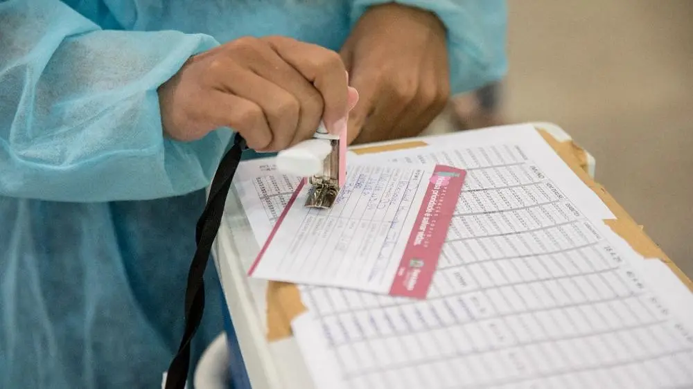 Imagem da notícia: Passaporte da vacina exigirá 3ª dose de pessoas com 18 anos ou mais a partir de segunda, no Ceará 