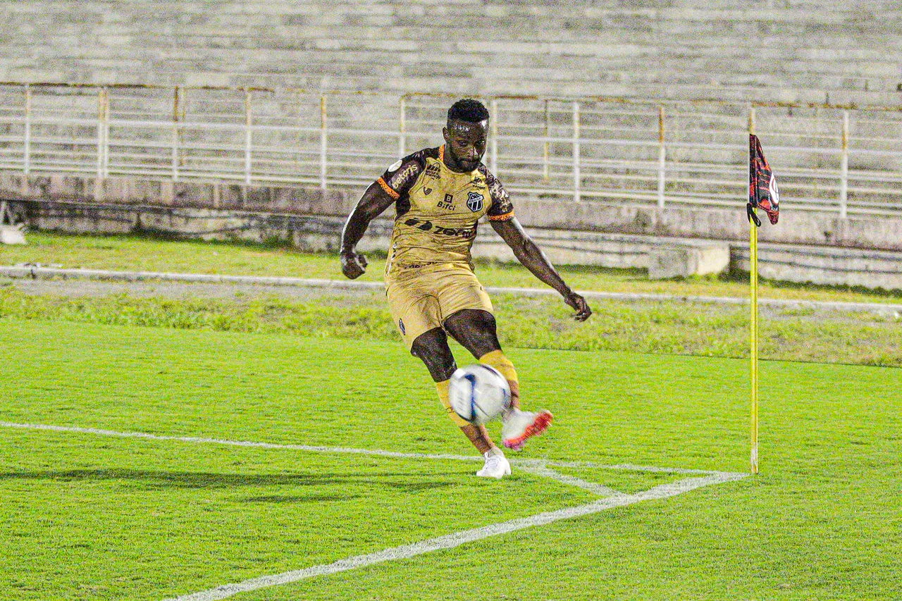 O Ceará foi melhor na etapa inicial de jogo, construindo sua vantagem nos primeiros 45 minutos