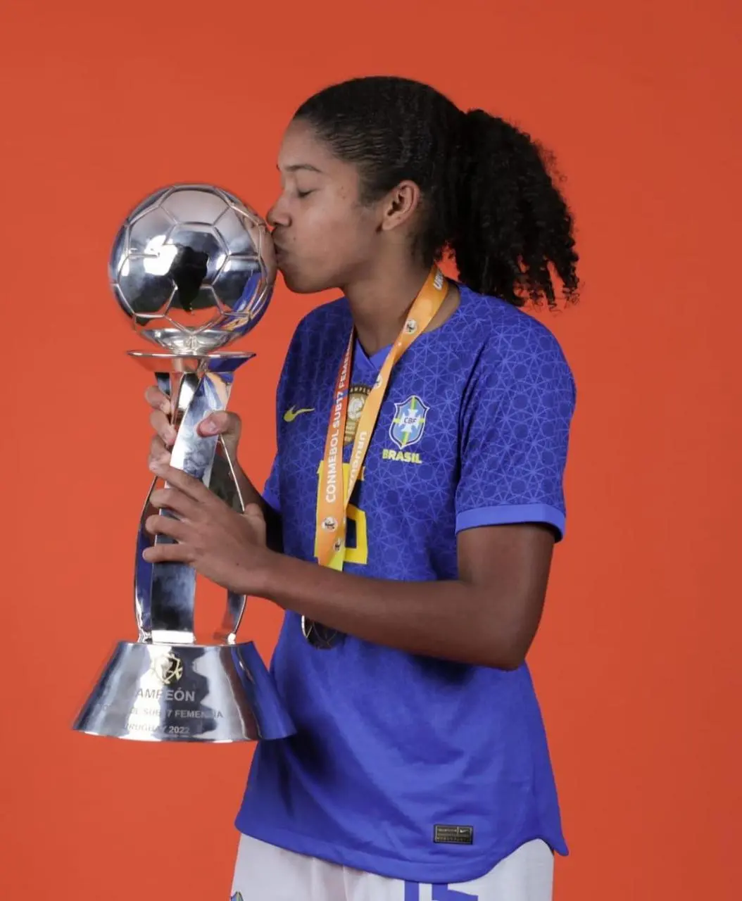 Imagem da notícia: Rebeca Costa é campeã Sul-Americana com a Seleção Sub-17: “não foi fácil chegar até aqui”
