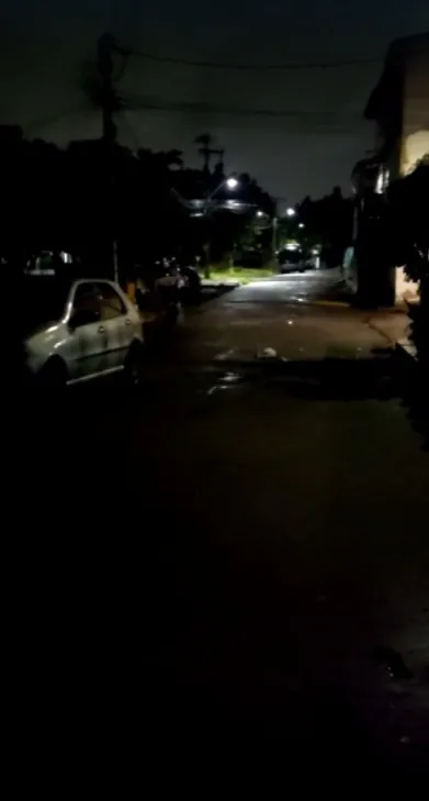 Problema começou na praça após uma chuva em que a fiação apresentou problemas