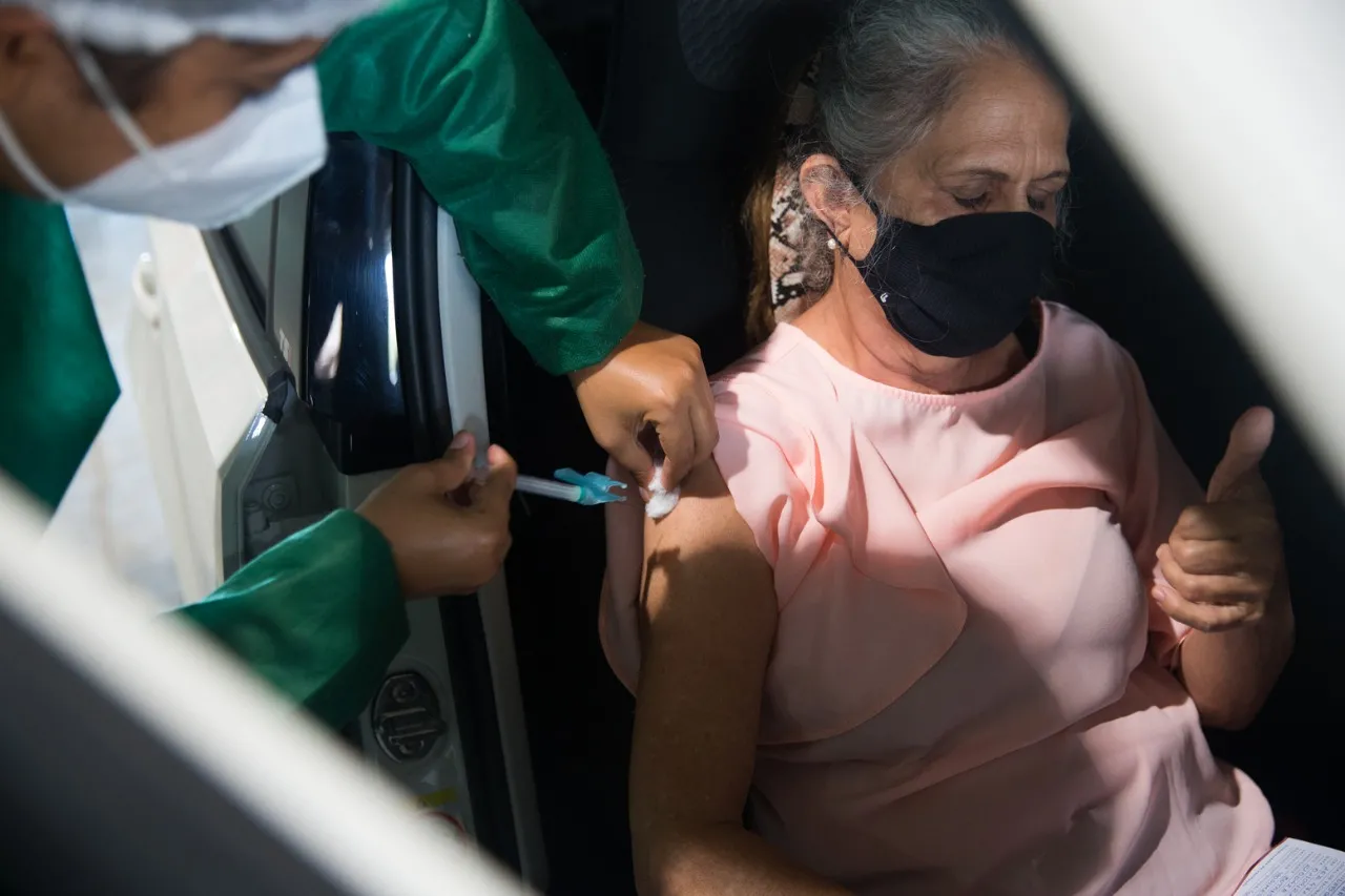 Imunização protege contra formas graves e mortes em decorrência da Covid
