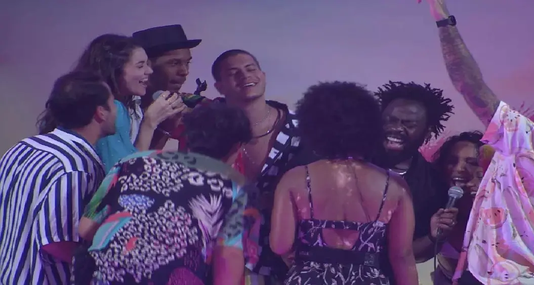 Imagem da notícia: Festa do líder Arthur Aguiar tem cantoria, comilança e estoque de bebida zerado