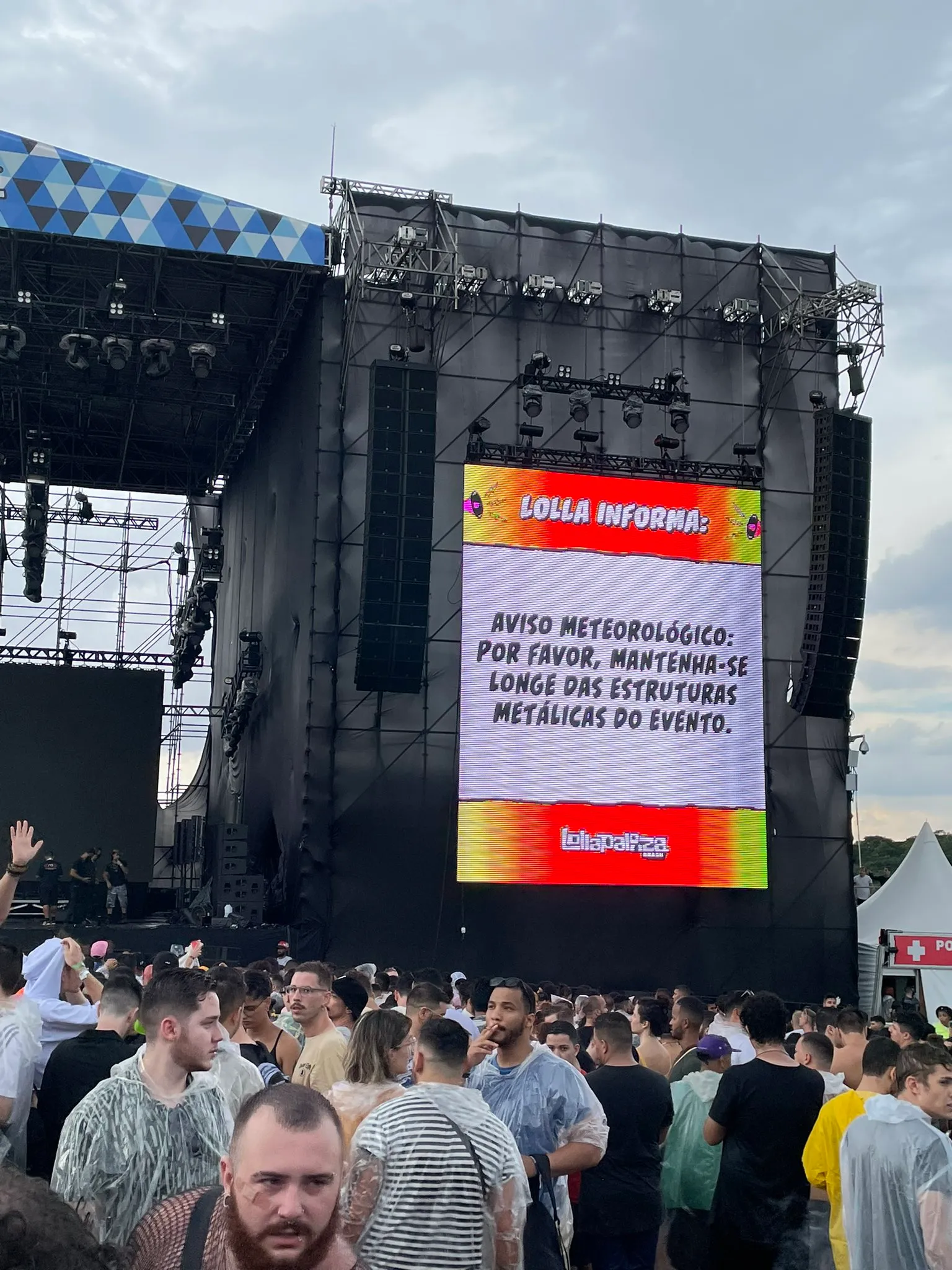 Aviso alerta público para risco de raios, durante temporal em São Paulo