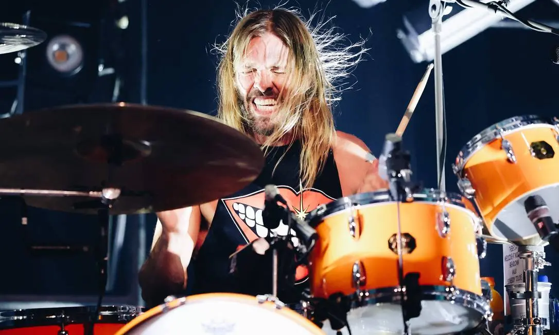 Imagem da notícia: Fãs 'invadem' Instagram de Taylor Hawkins para lamentar morte de baterista do Foo Fighters