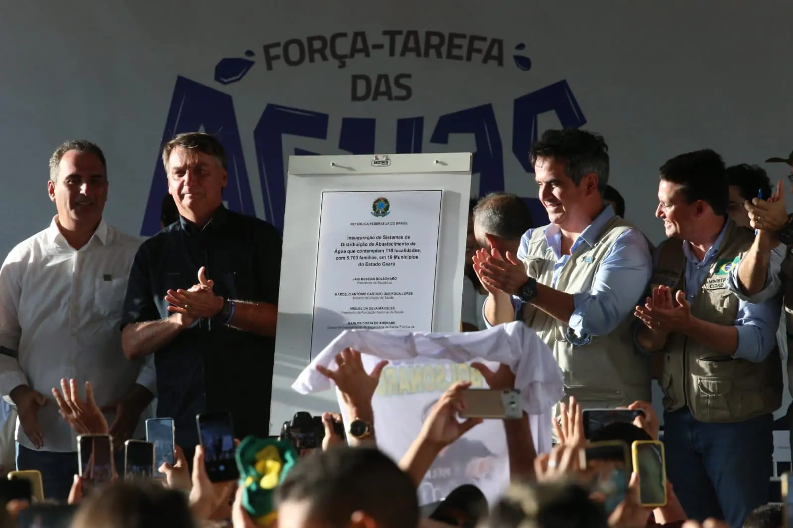 Imagem da notícia: Oposição aliada a Bolsonaro no Ceará avança e reduz apoios ao grupo político de Camilo Santana