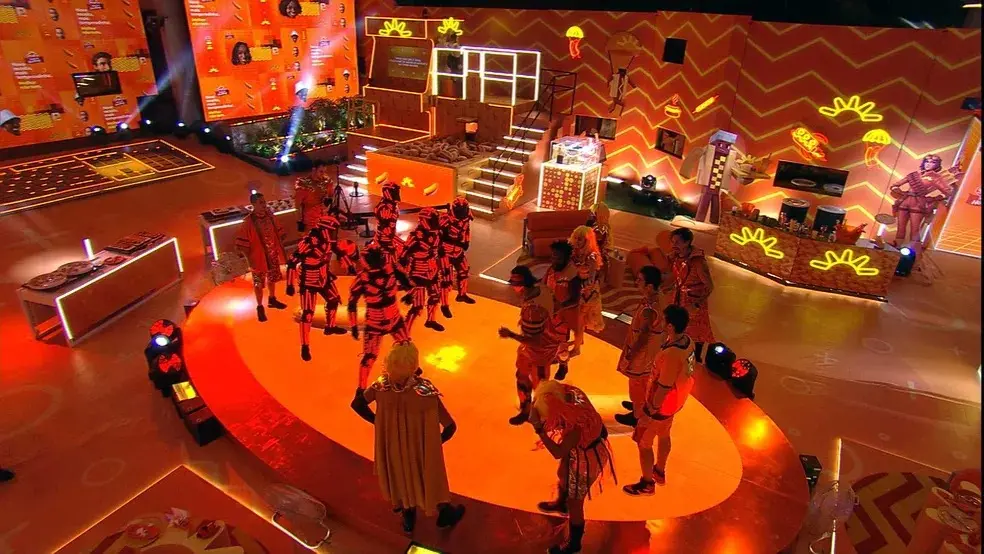 Imagem da notícia: Desentendimentos, paquera  e especulação sobre o paredão; veja resumo da festa do BBB de sábado (27)