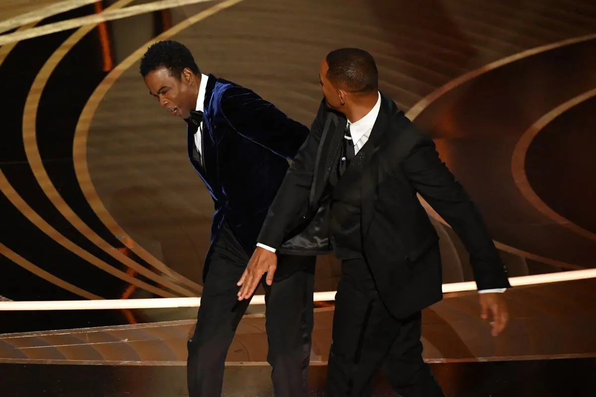 Imagem da notícia: Will Smith bate em Chris Rock durante o Oscar por piada sobre doença de esposa