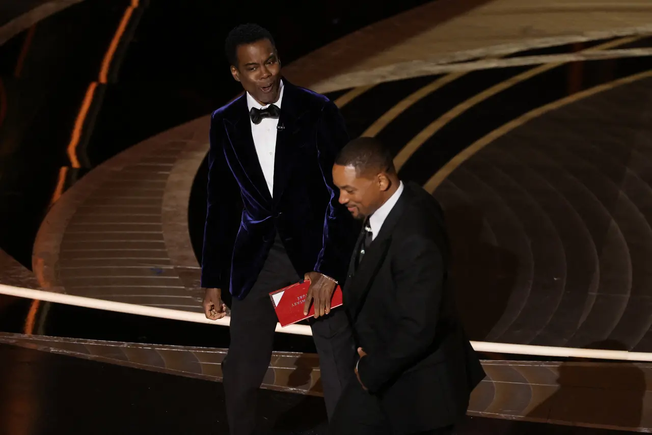 Imagem da notícia: Academia diz não tolerar violência no Oscar após Will Smith agredir Chris Rock