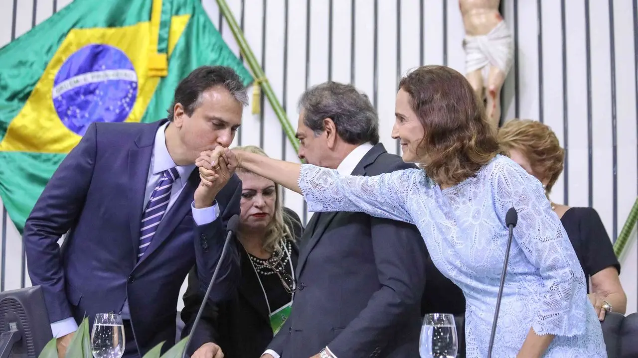 Imagem da notícia: Camilo Santana confirma renúncia no dia 2 de abril: 