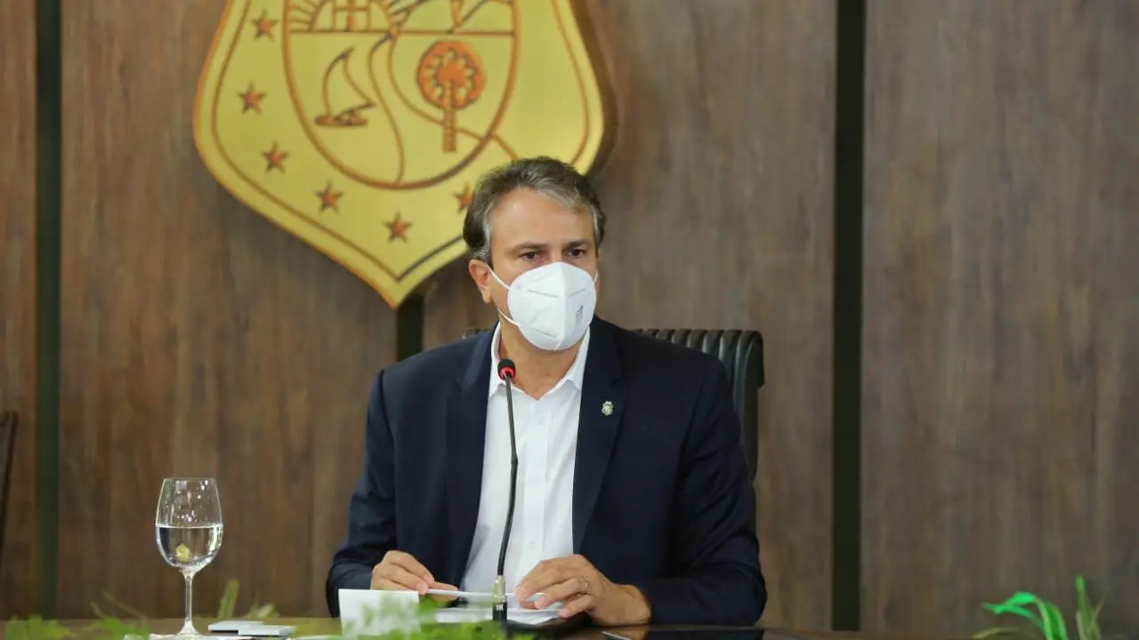Imagem da notícia: Camilo Santana reúne deputados na Residência Oficial para anunciar saída do governo